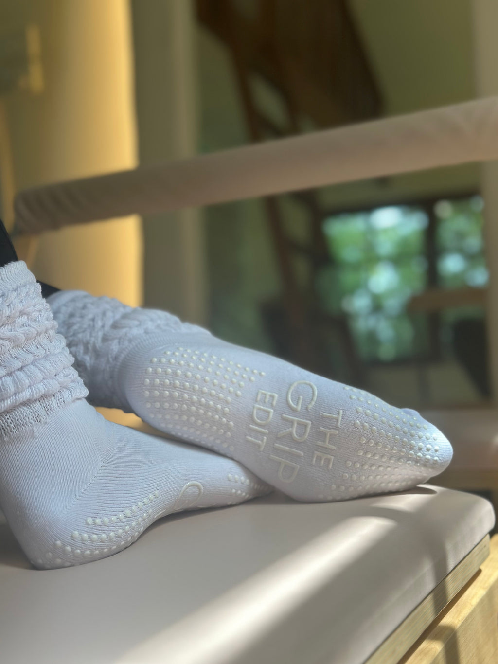 Classic Crisp White Scrunch Grip socks